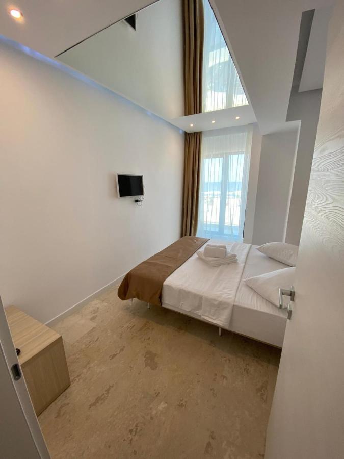 Apartament Ella Front View นาโวดาริ ภายนอก รูปภาพ