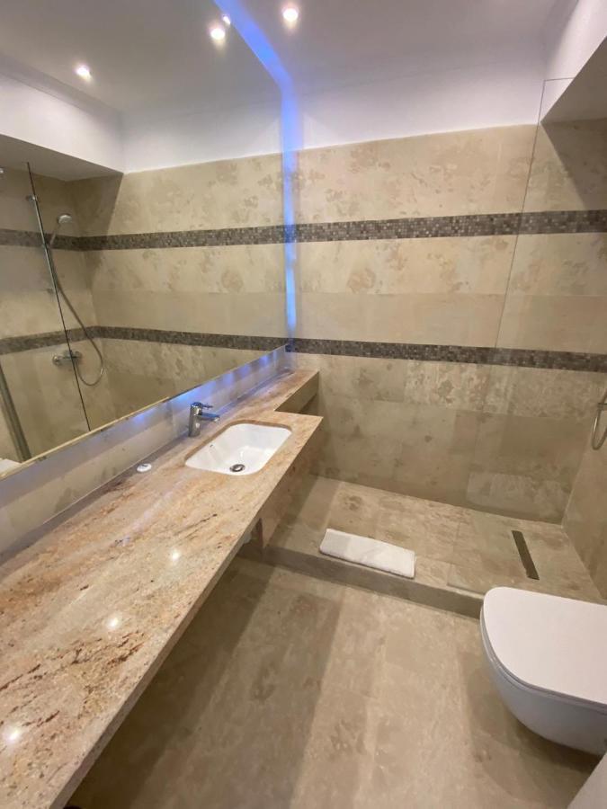 Apartament Ella Front View นาโวดาริ ภายนอก รูปภาพ