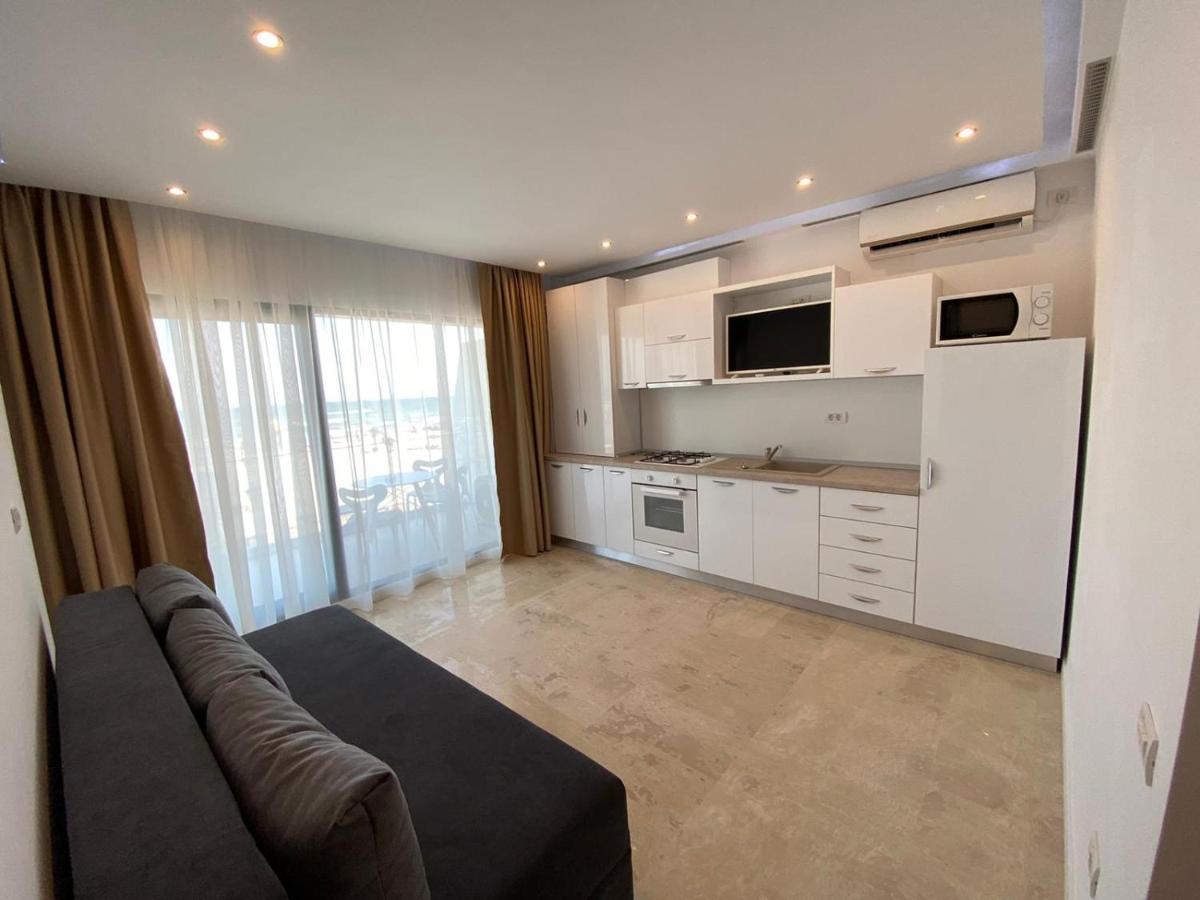Apartament Ella Front View นาโวดาริ ภายนอก รูปภาพ