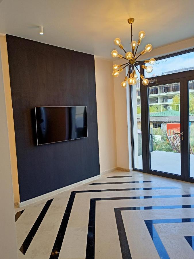 Apartament Ella Front View นาโวดาริ ภายนอก รูปภาพ